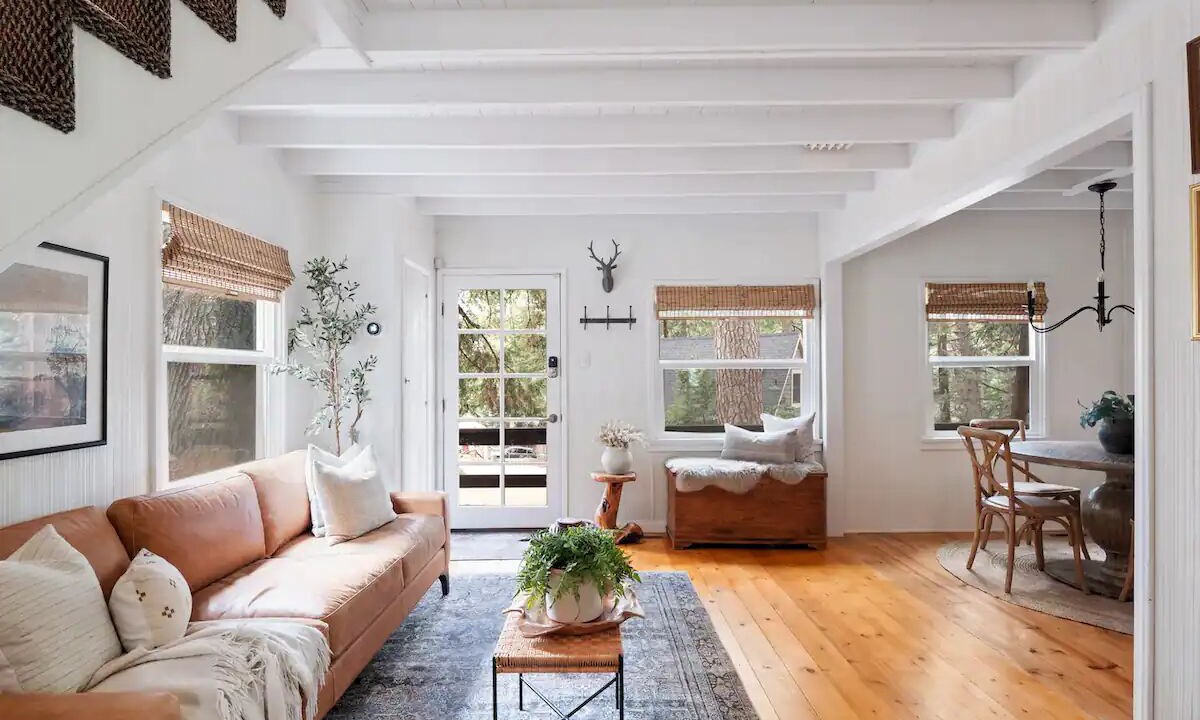 Photo of Livingroom in Lake Arrowhead