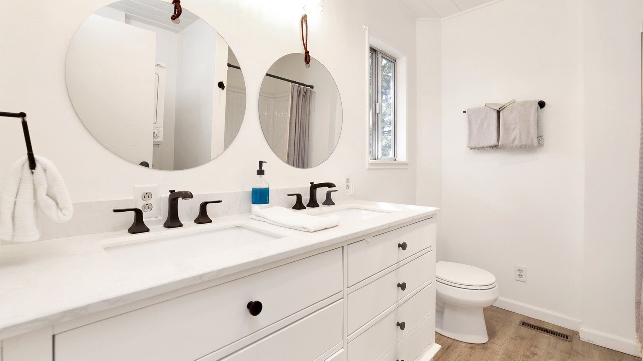 Photo of Bathroom in Upper Moonridge