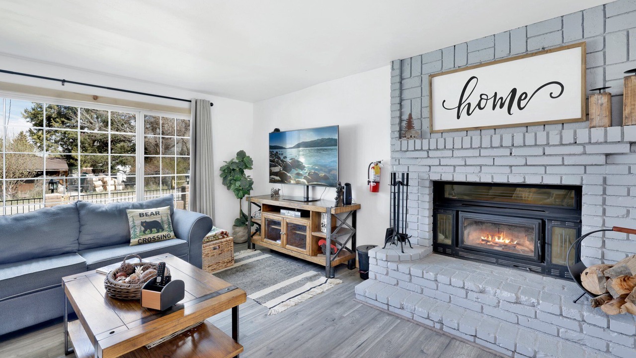 Photo of Livingroom in Big Bear City