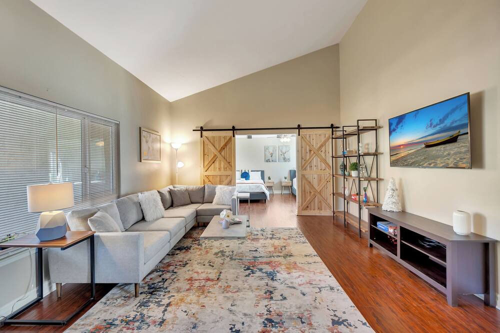 Photo of Livingroom in Fullerton
