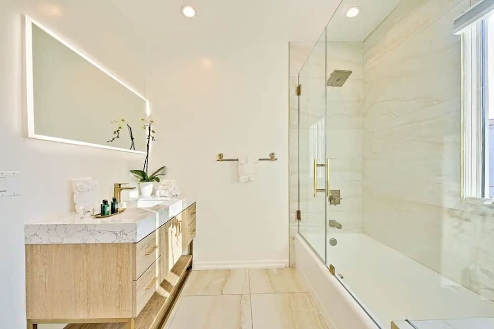 Photo of Bathroom in Malibu