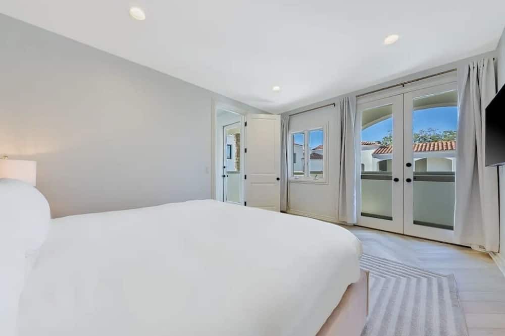 Photo of Bedroom in Malibu