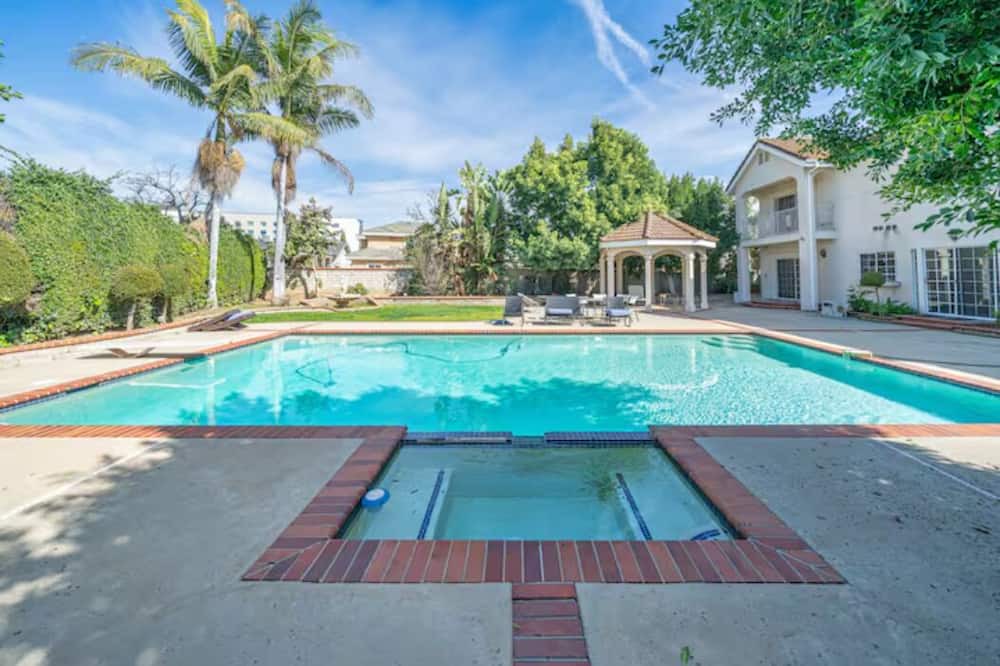 Photo of Outdoor in Monterey Park