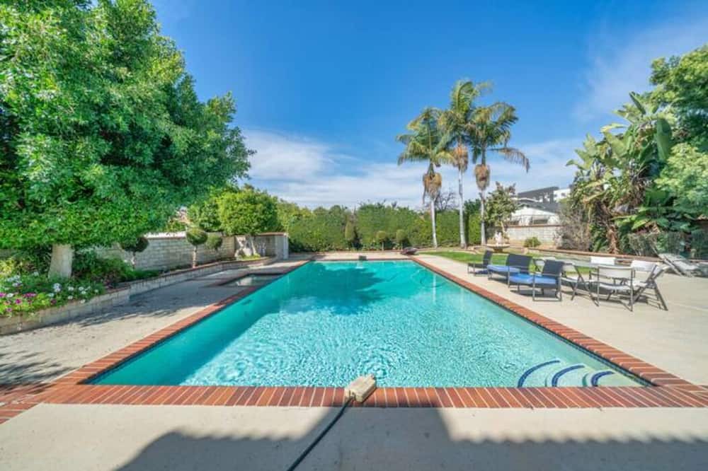 Photo of Outdoor in Monterey Park