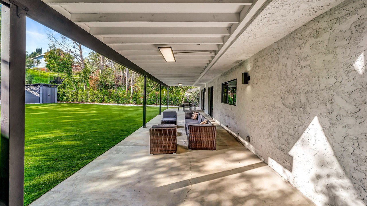 Photo of Patio Balcony in Woodland Hills