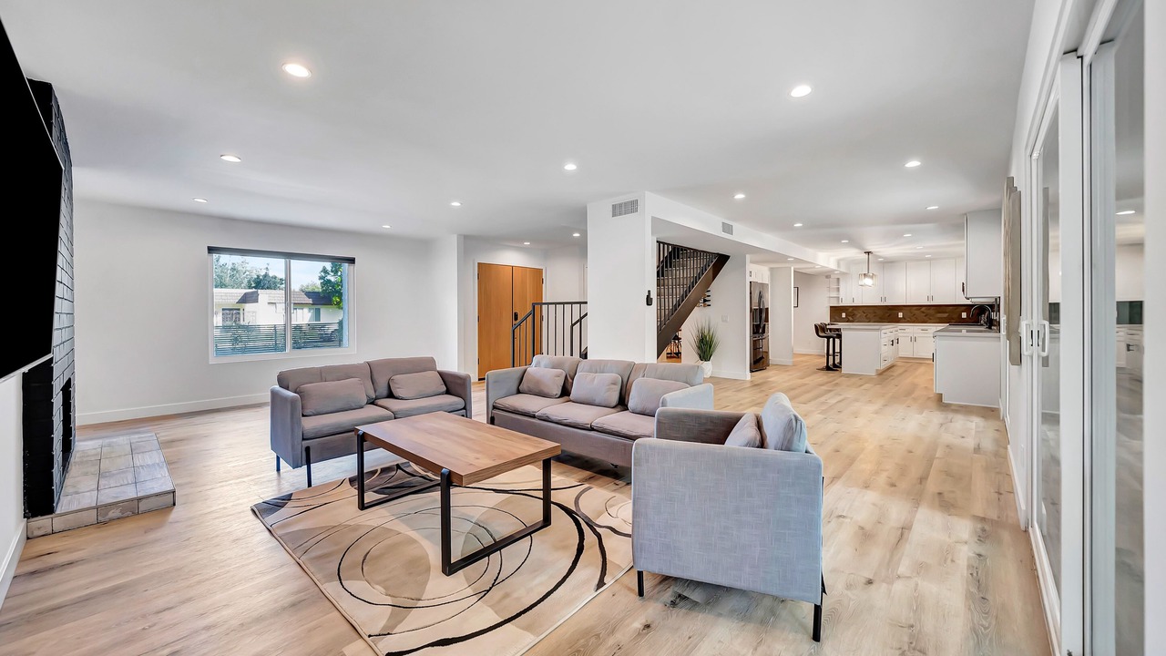 Photo of Livingroom in Woodland Hills