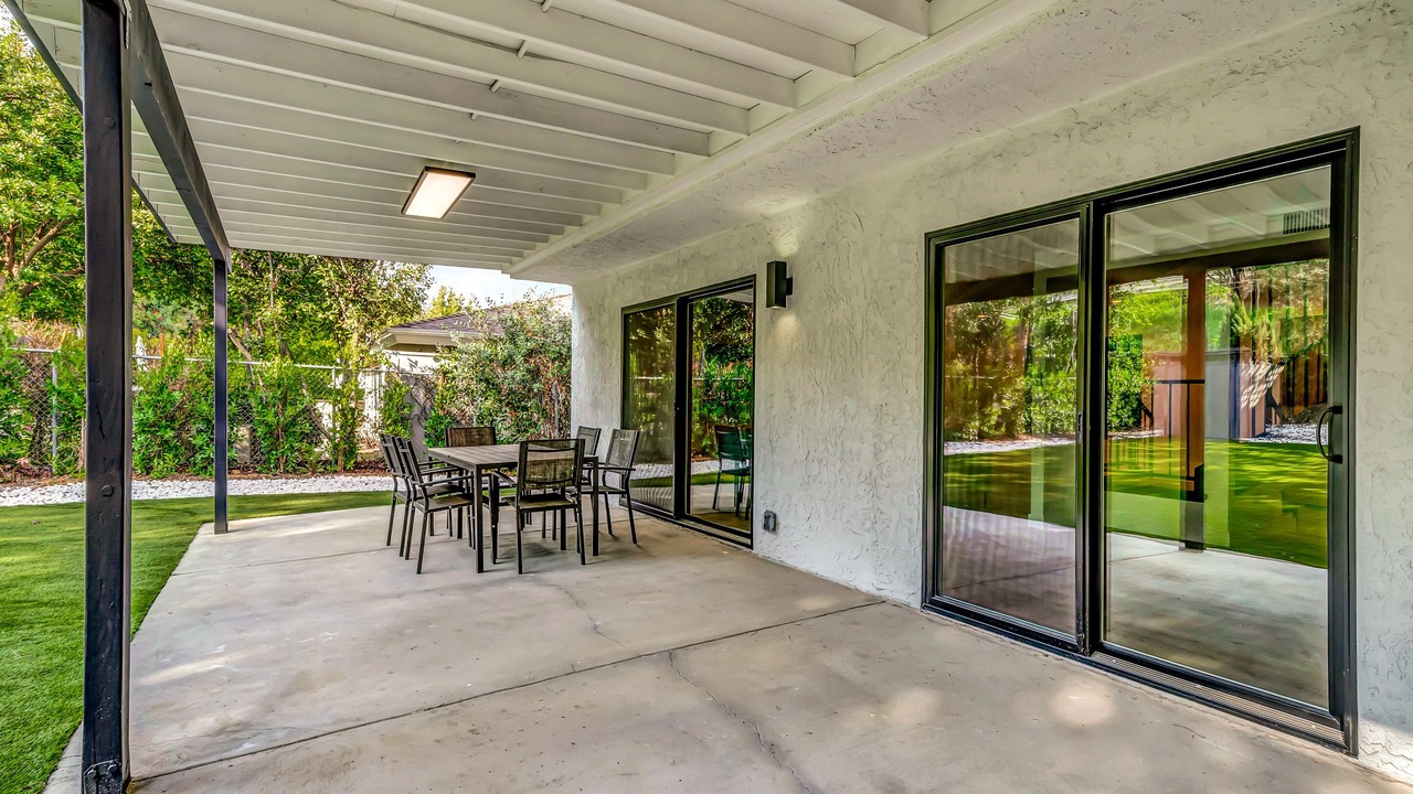 Photo of Outdoor in Woodland Hills