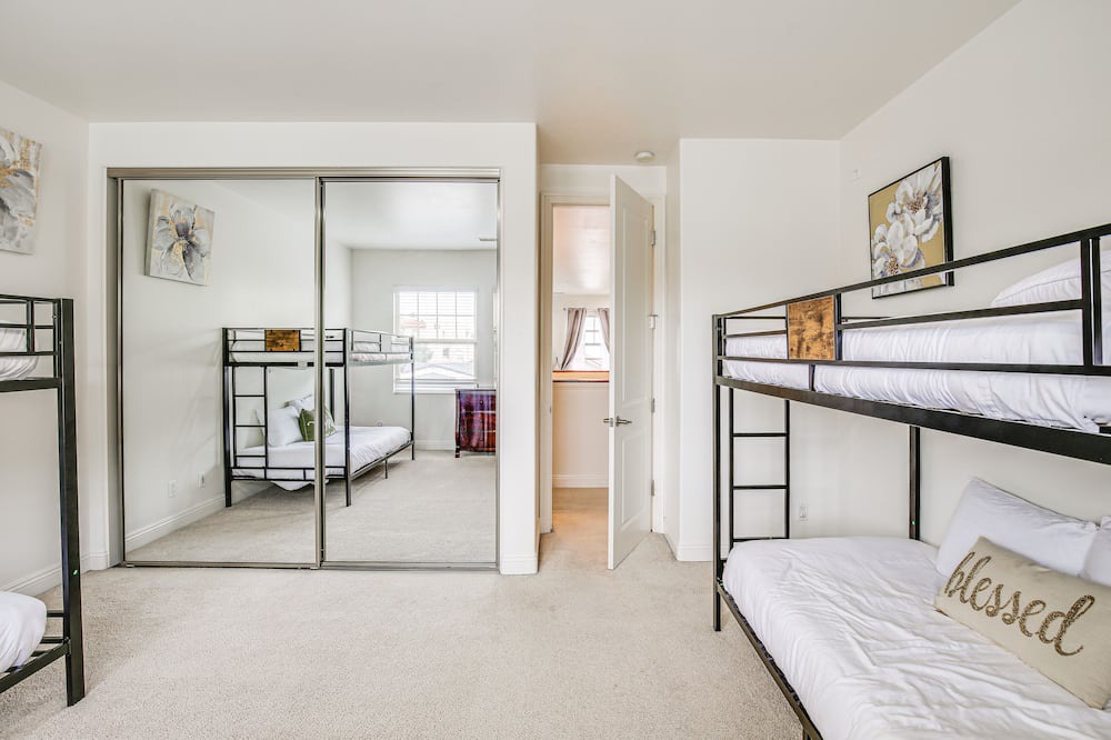 Photo of Bedroom in Anaheim Colony Historic District