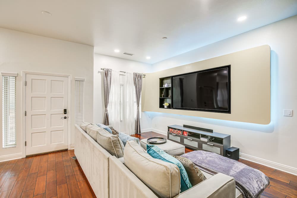 Photo of Bedroom in Anaheim Colony Historic District