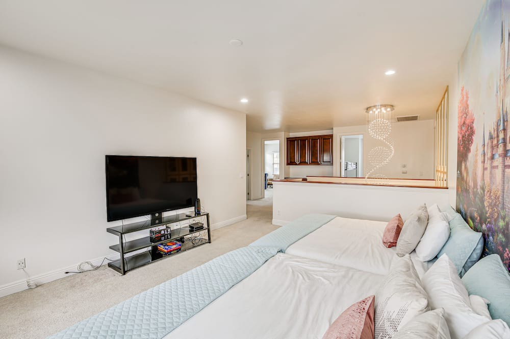 Photo of Bedroom in Anaheim Colony Historic District