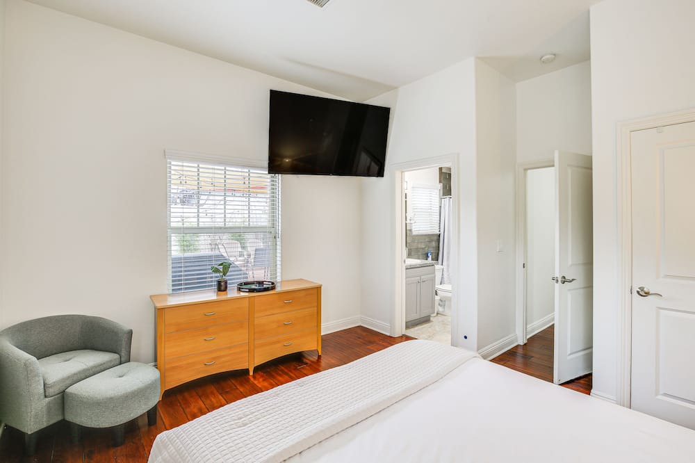 Photo of Bedroom in Anaheim Colony Historic District