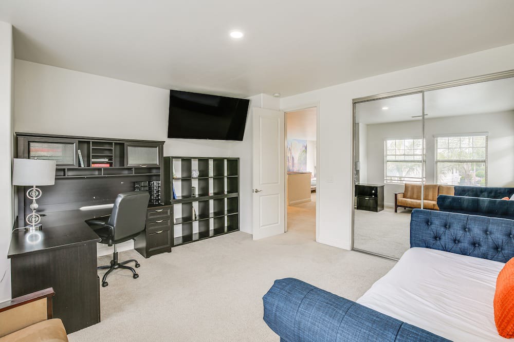 Photo of Livingroom in Anaheim Colony Historic District