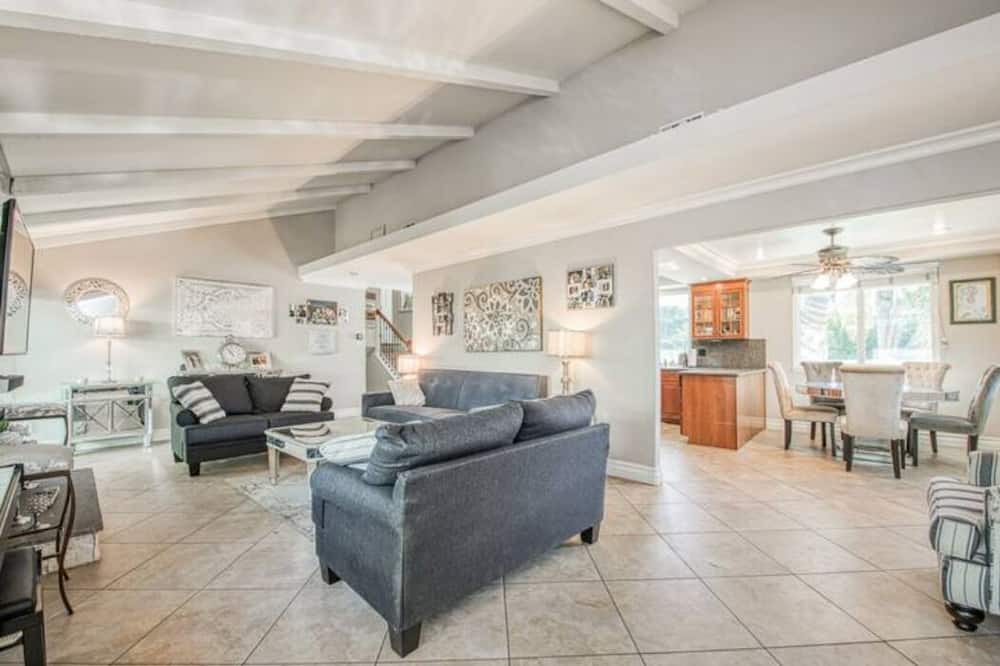 Photo of Livingroom in Mission Viejo