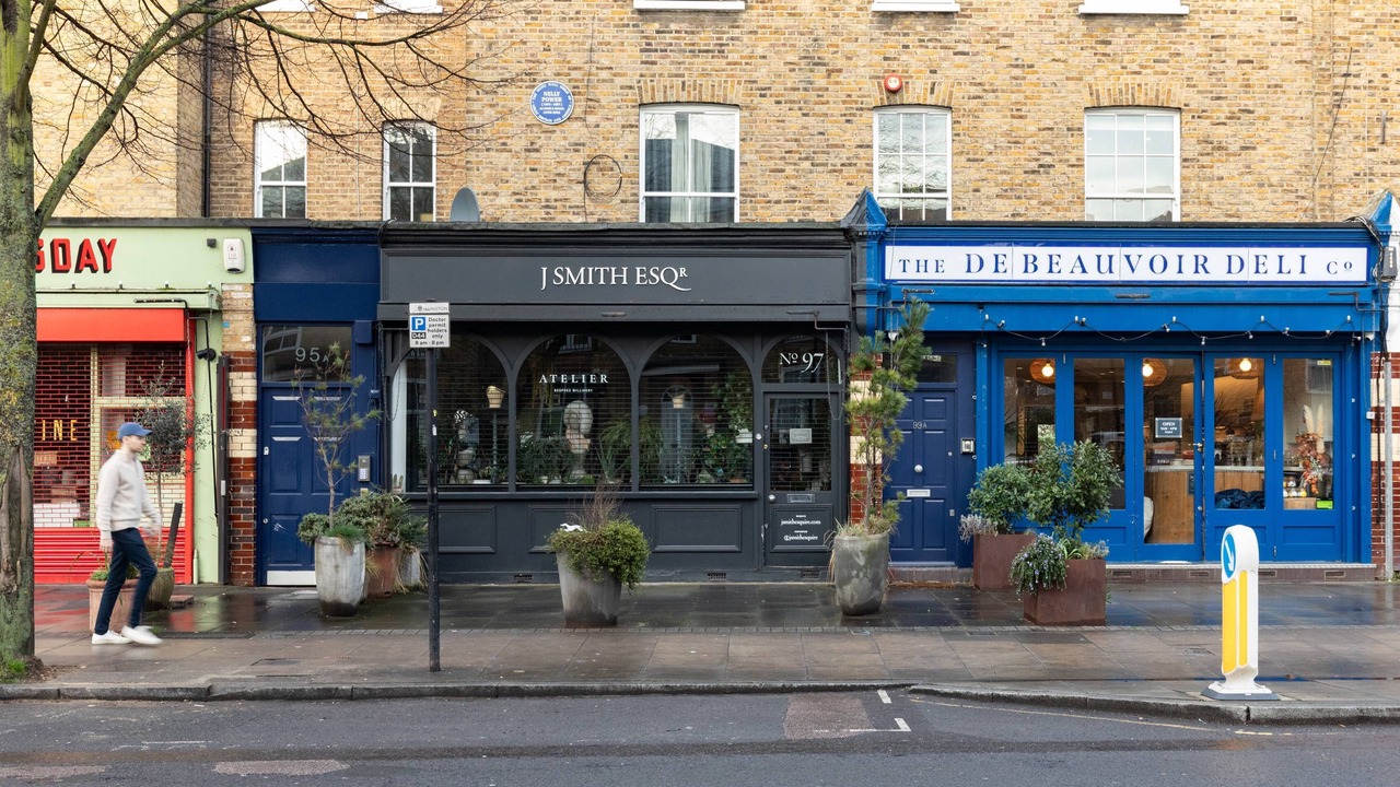 Photo of Others in De Beauvoir