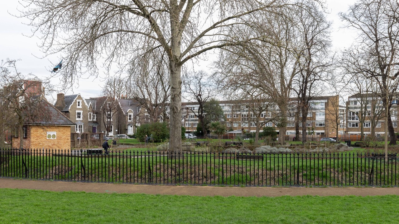 Photo of Others in De Beauvoir