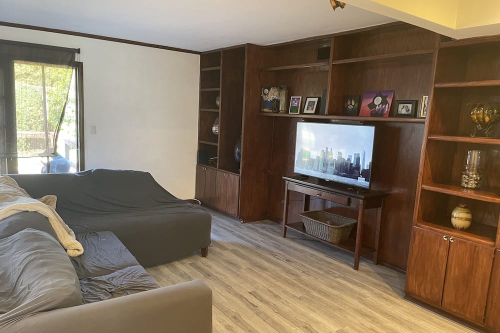 Photo of Livingroom in Chatsworth