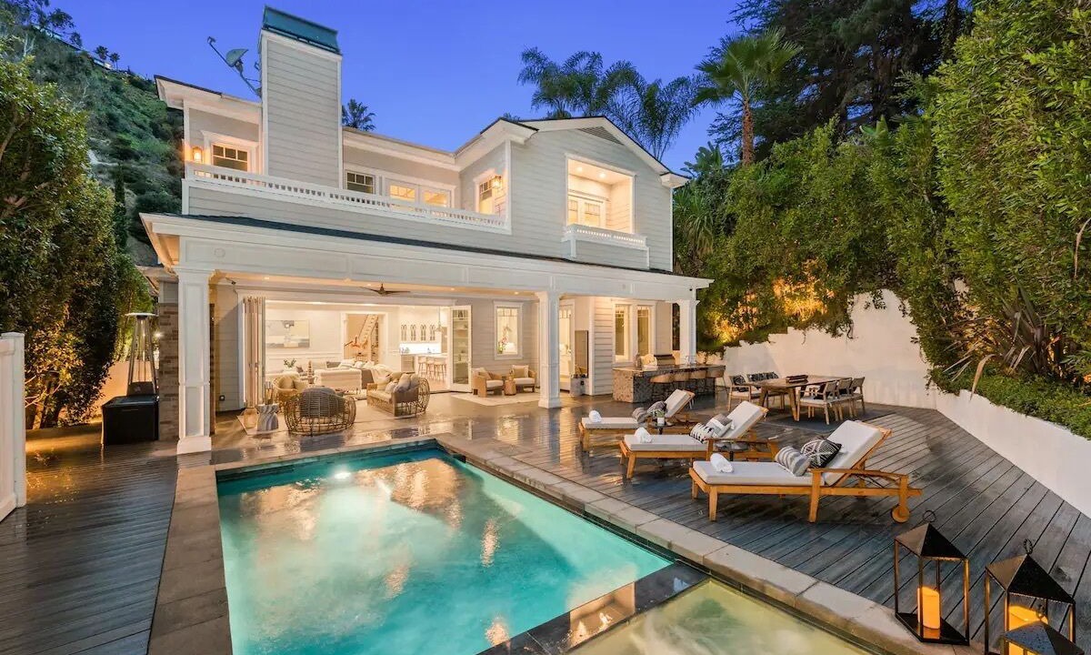 Photo of Outdoor in Hollywood Hills West