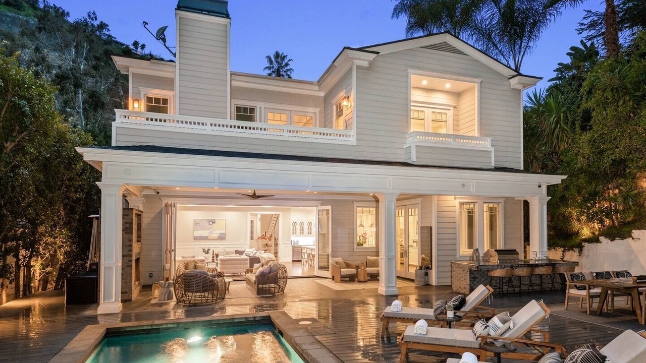 Photo of Outdoor in Hollywood Hills West
