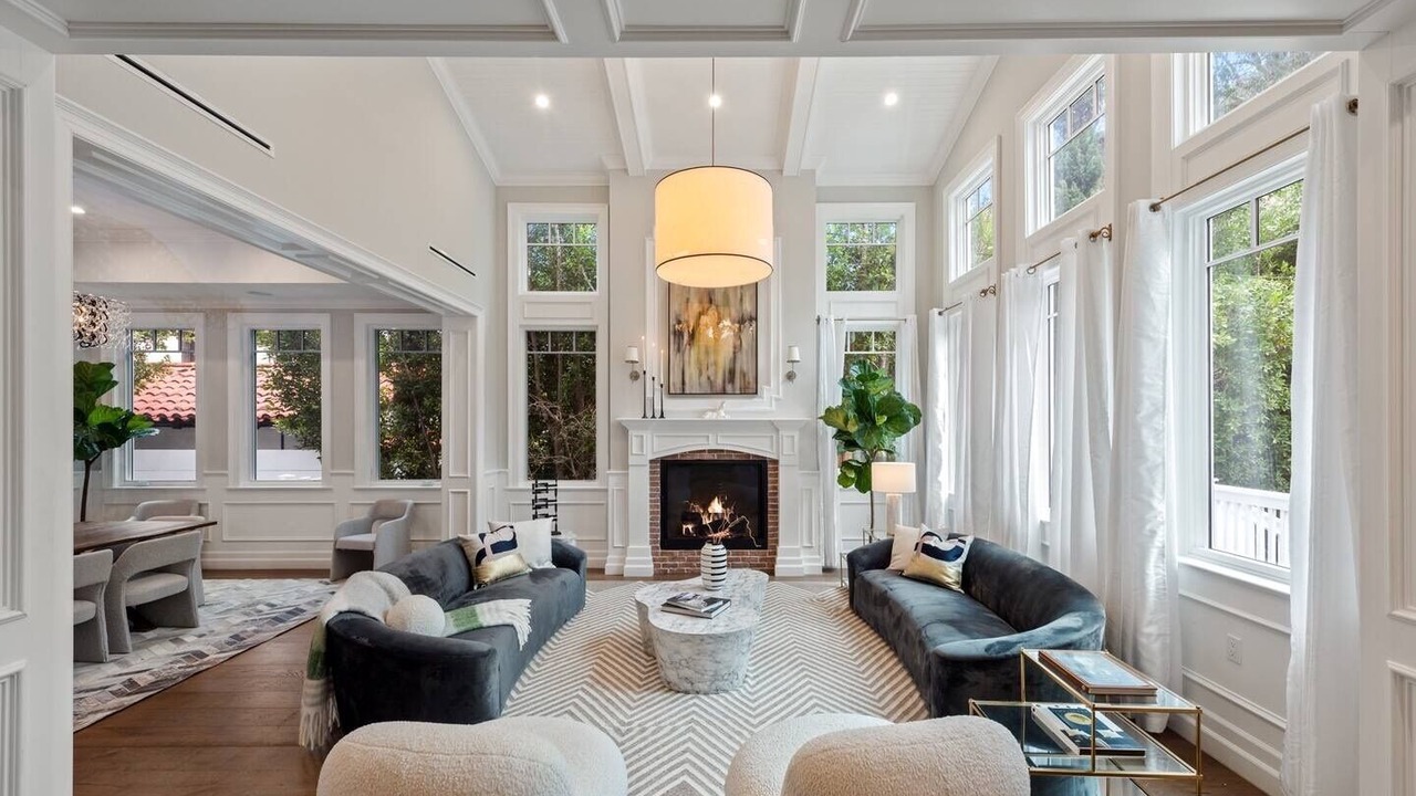 Photo of Livingroom in Hollywood Hills West