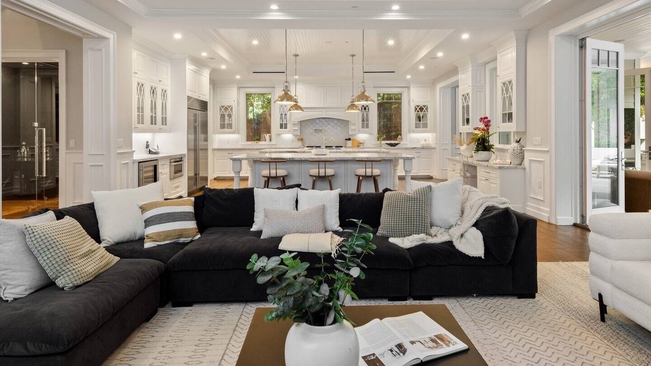 Photo of Livingroom in Hollywood Hills West