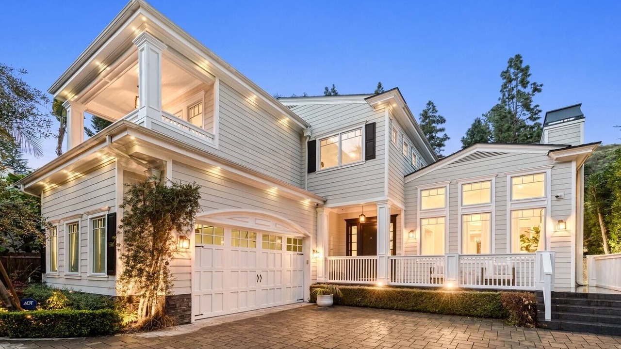 Photo of Outdoor in Hollywood Hills West