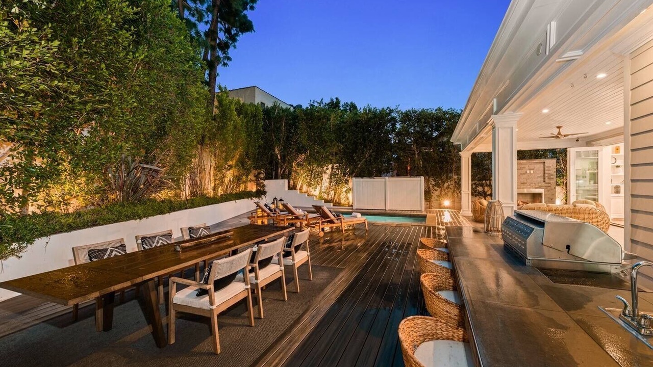 Photo of Outdoor in Hollywood Hills West