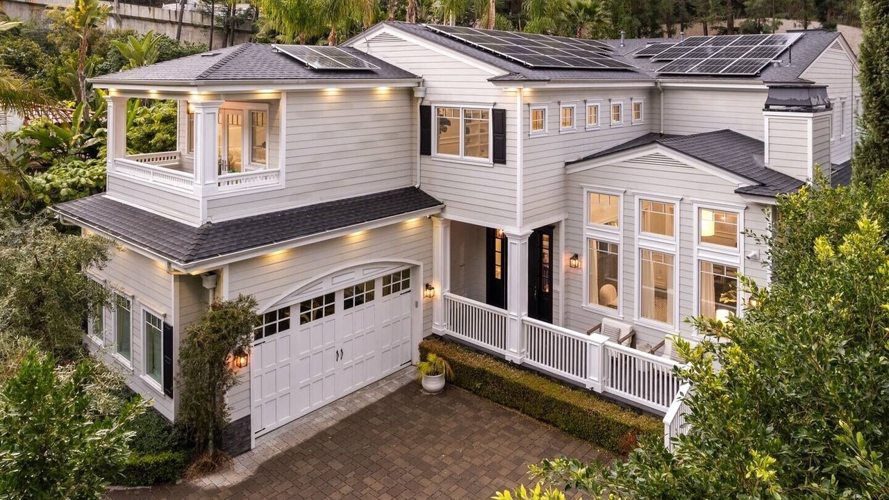 Photo of Outdoor in Hollywood Hills West