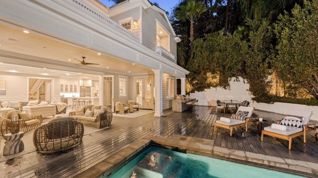 Photo of Outdoor in Hollywood Hills West