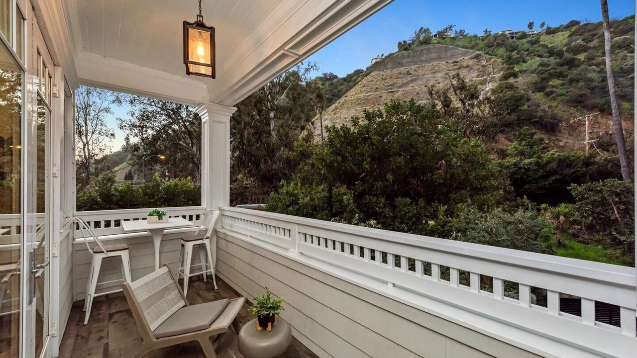 Photo of Outdoor in Hollywood Hills West