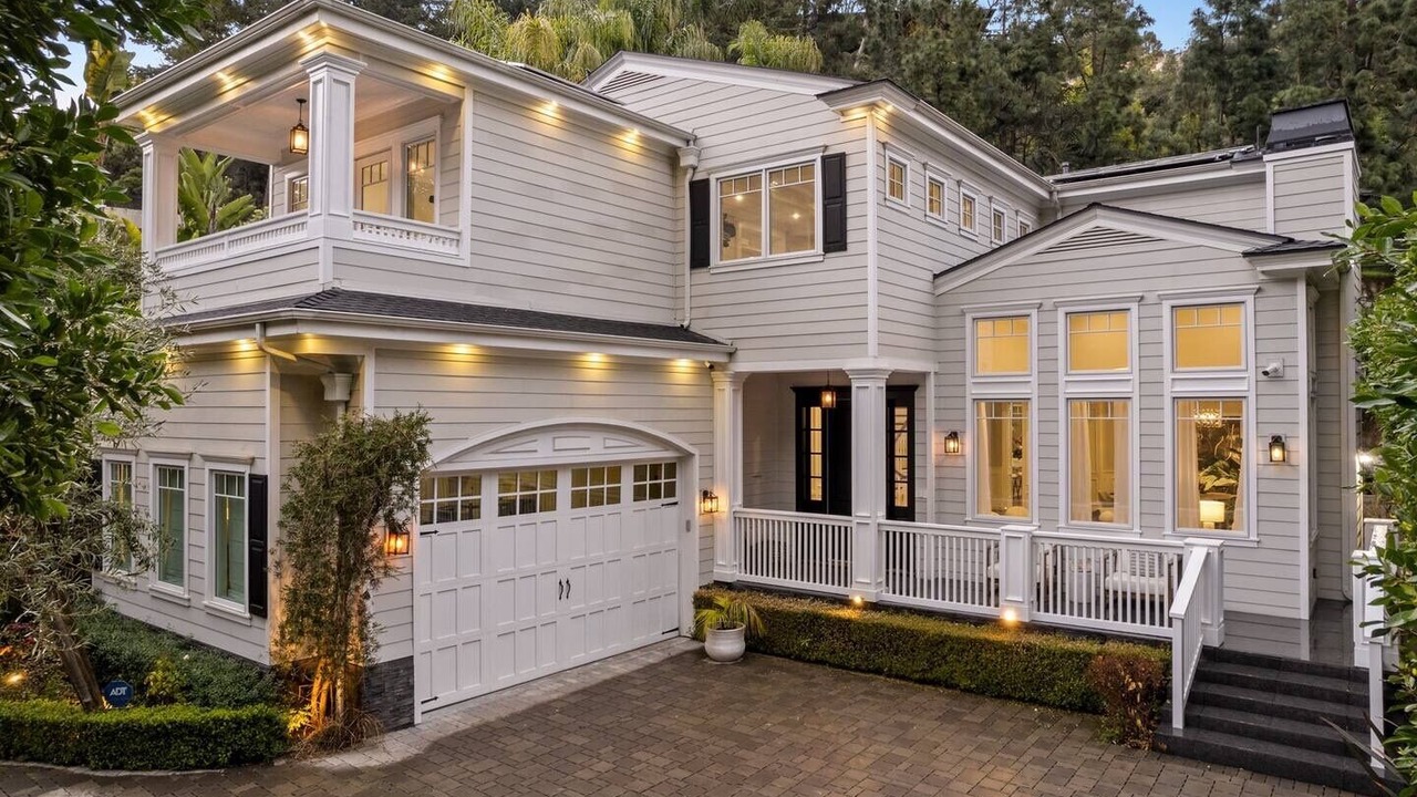 Photo of Outdoor in Hollywood Hills West