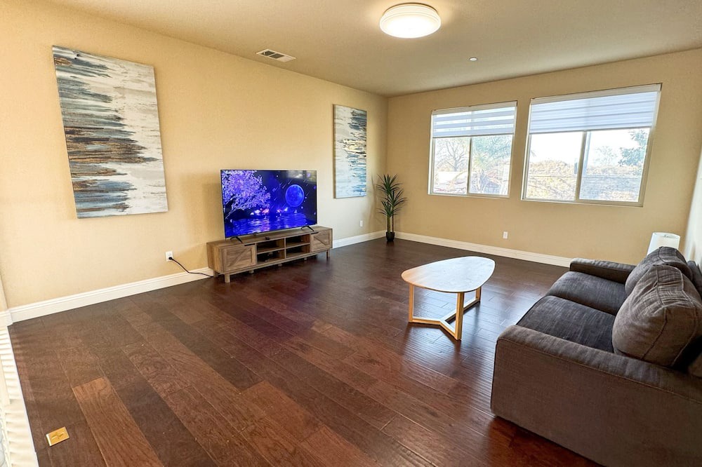 Photo of Livingroom in Eastvale