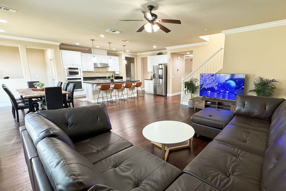 Photo of Livingroom in Eastvale
