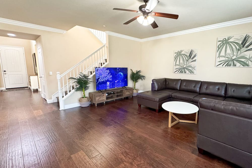 Photo of Livingroom in Eastvale