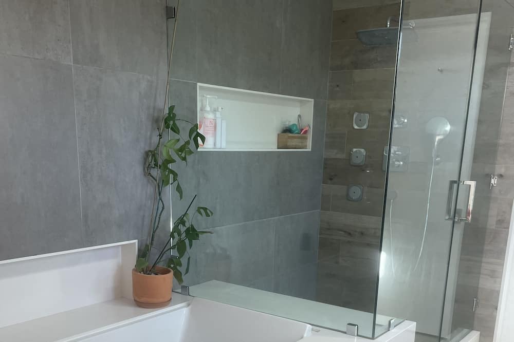 Photo of Bathroom in Sunset Park