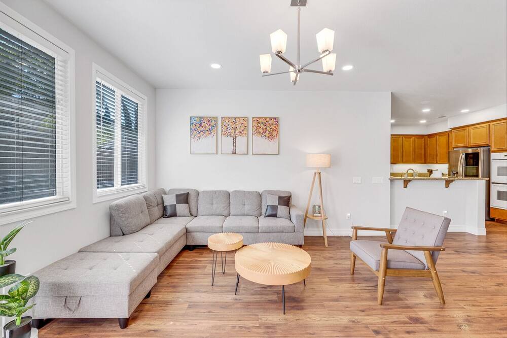 Photo of Livingroom in Eastvale