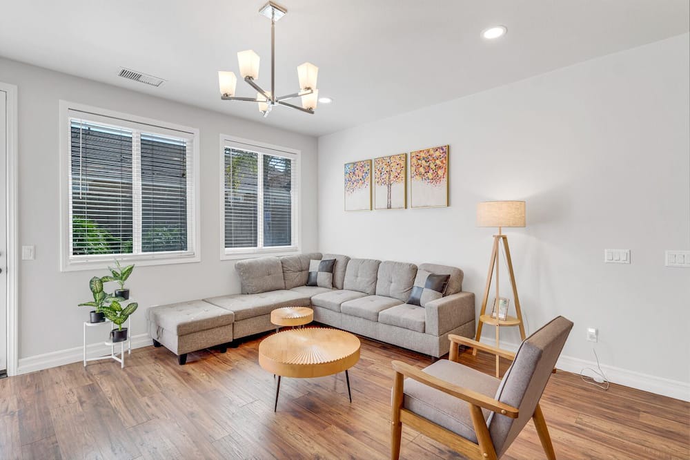Photo of Livingroom in Eastvale