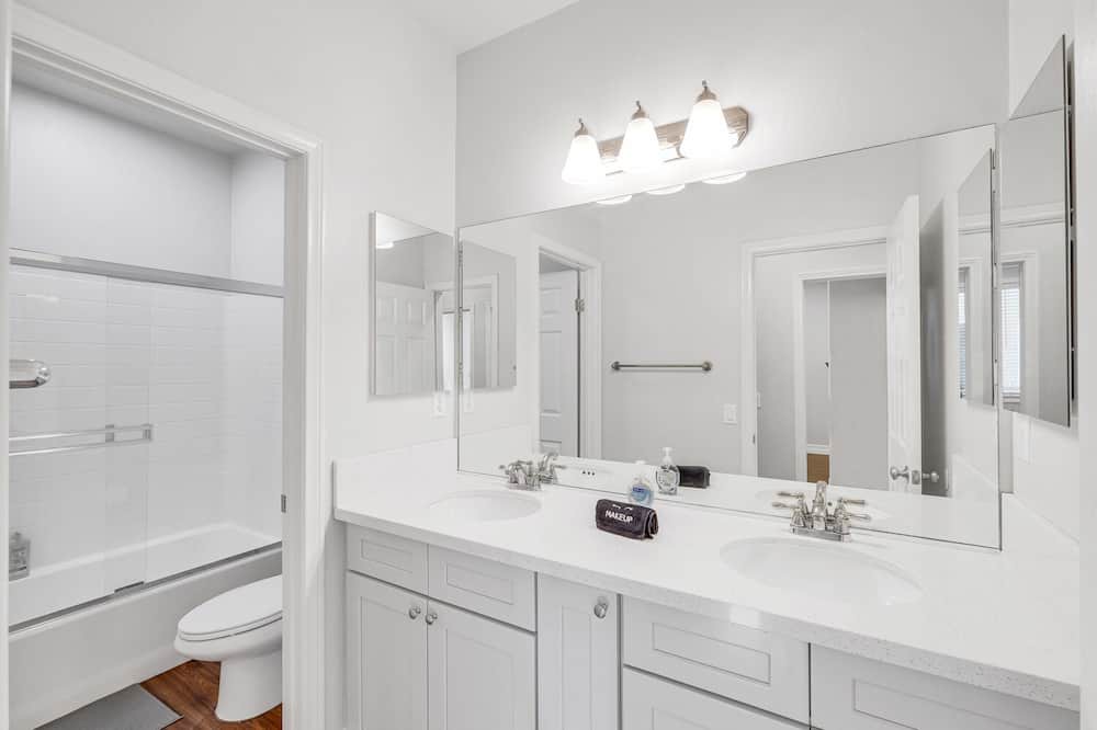 Photo of Bathroom in Eastvale