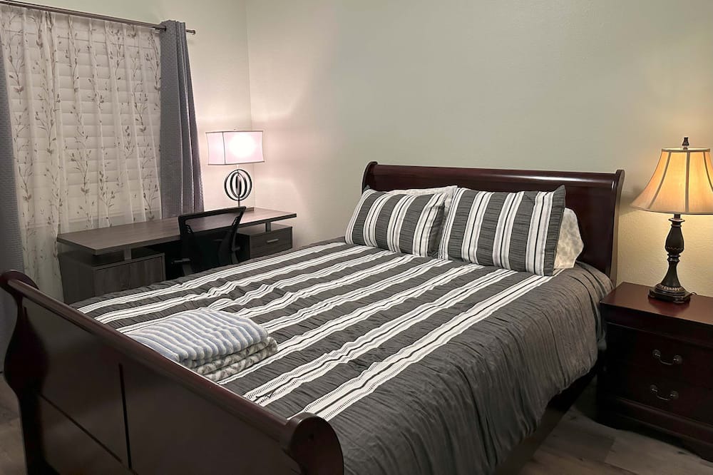 Photo of Bedroom in Mira Loma