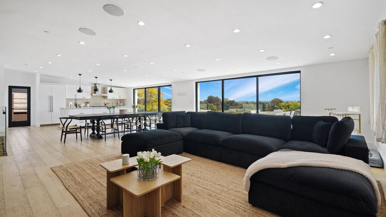 Photo of Livingroom in Culver - West