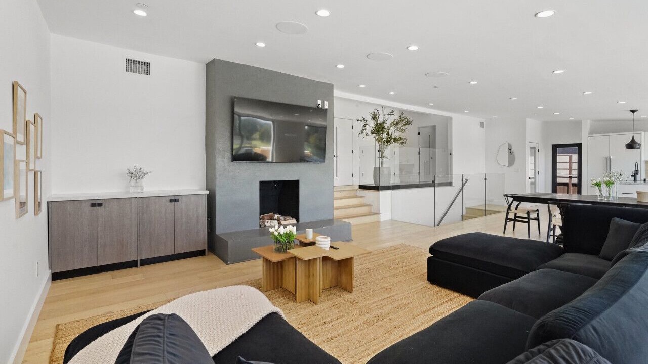 Photo of Livingroom in Culver - West