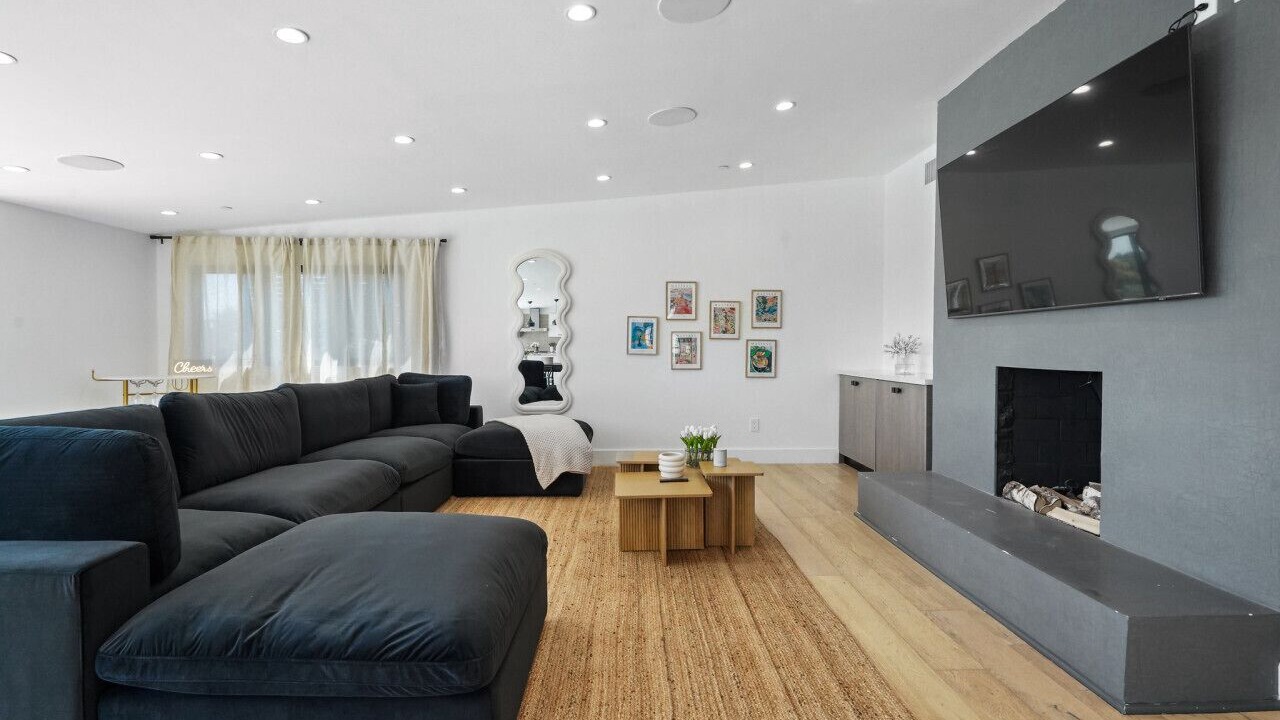 Photo of Livingroom in Culver - West