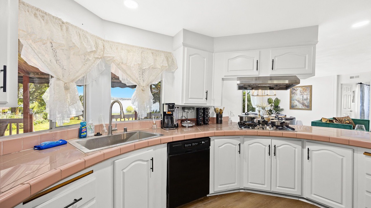Photo of Kitchen in Lake Elsinore