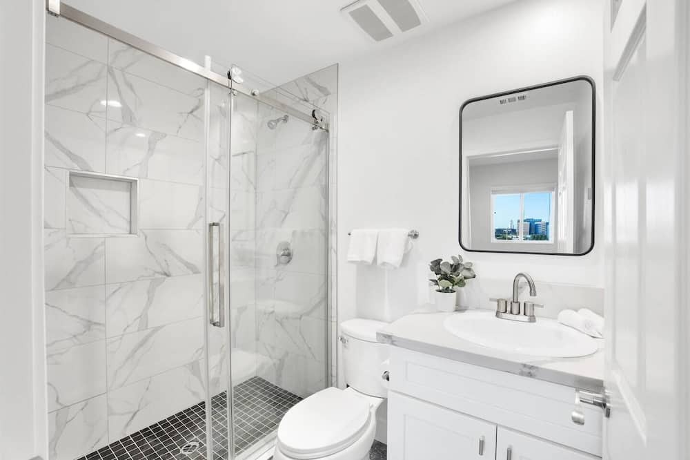 Photo of Bathroom in Historic Filipinotown