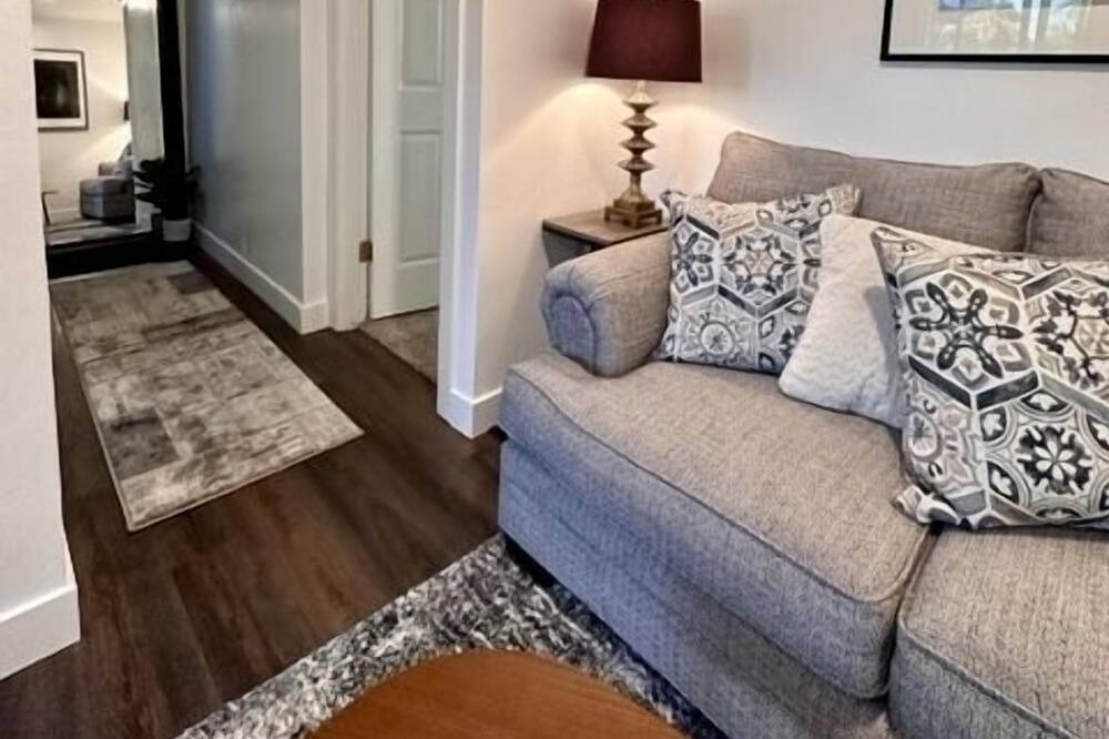 Photo of Livingroom in Midway
