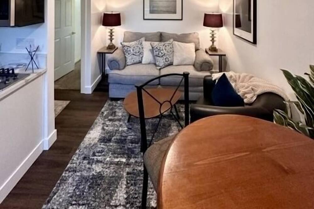 Photo of Livingroom in Midway