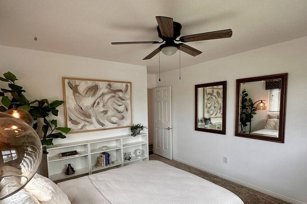 Photo of Bedroom in Midway