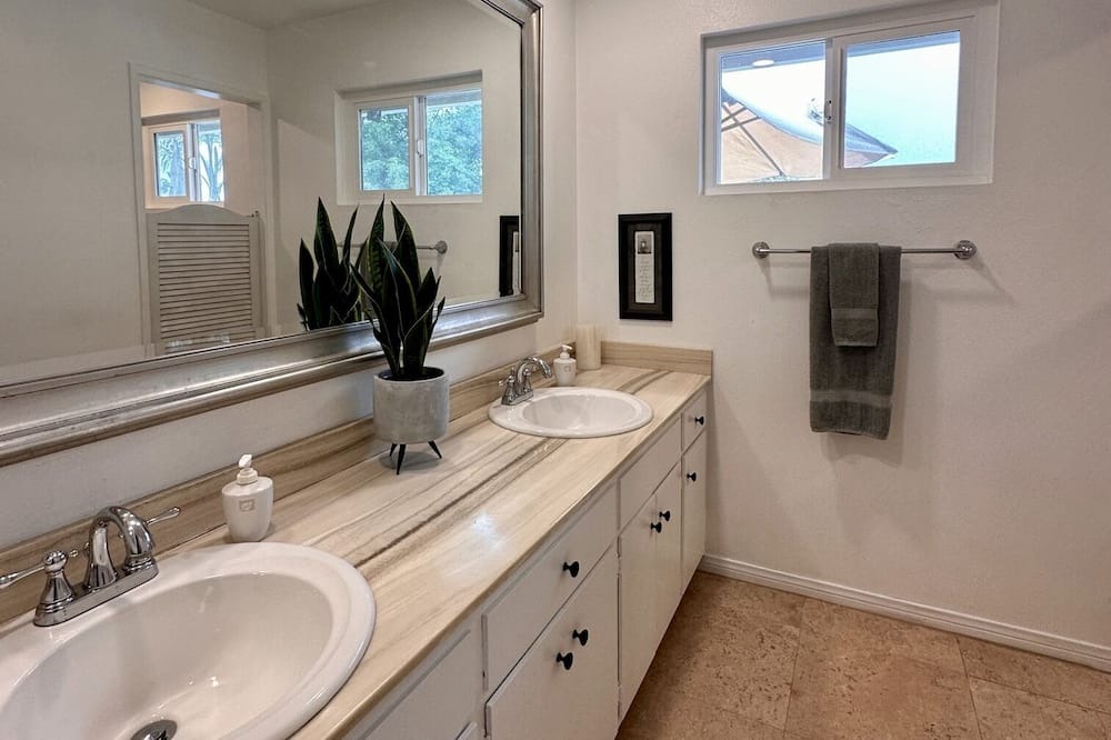 Photo of Bathroom in Midway