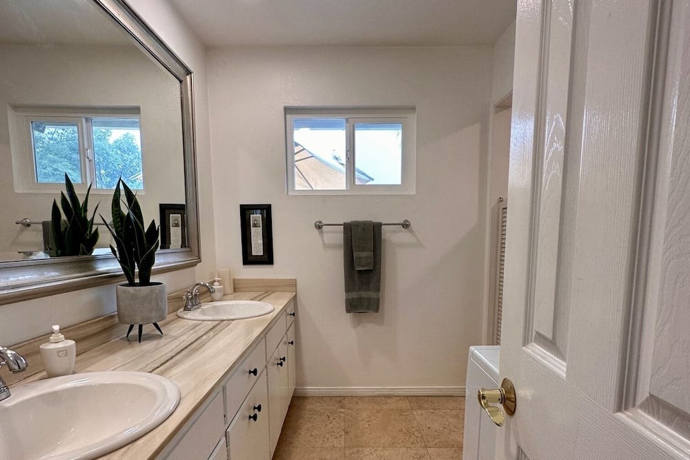 Photo of Bathroom in Midway