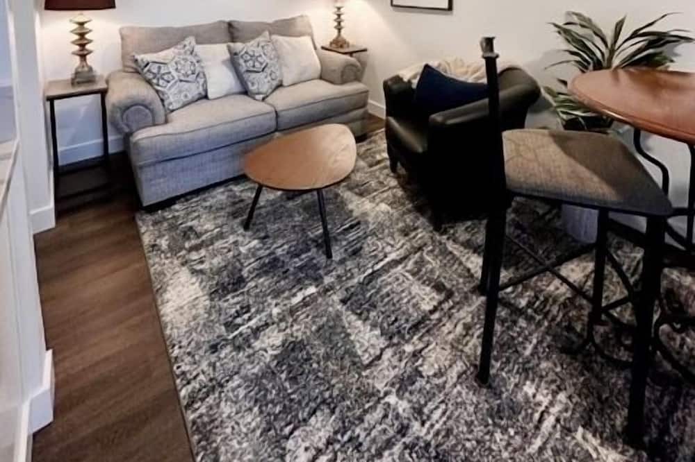 Photo of Livingroom in Midway