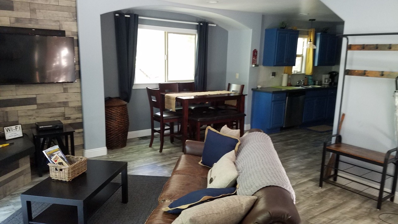 Photo of Livingroom in Cedar Glen